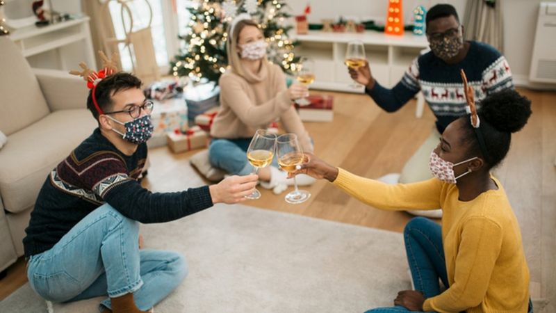 Covid-19: como reduzir os riscos de transmitir coronavírus nas festas de Natal e Ano Novo
