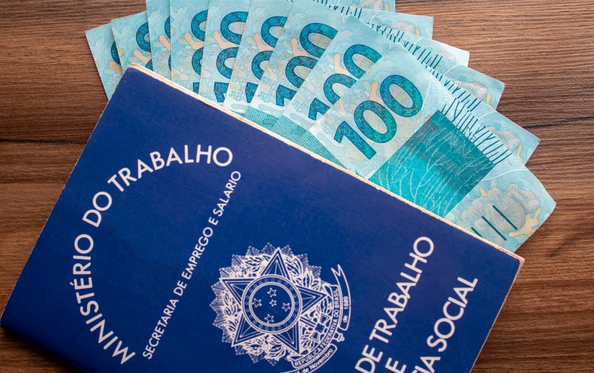 Centrais propõem salário mínimo de R$ 1.342 em 2023